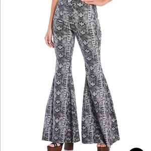 Free People new Snake Skin print jeans  Sz 24